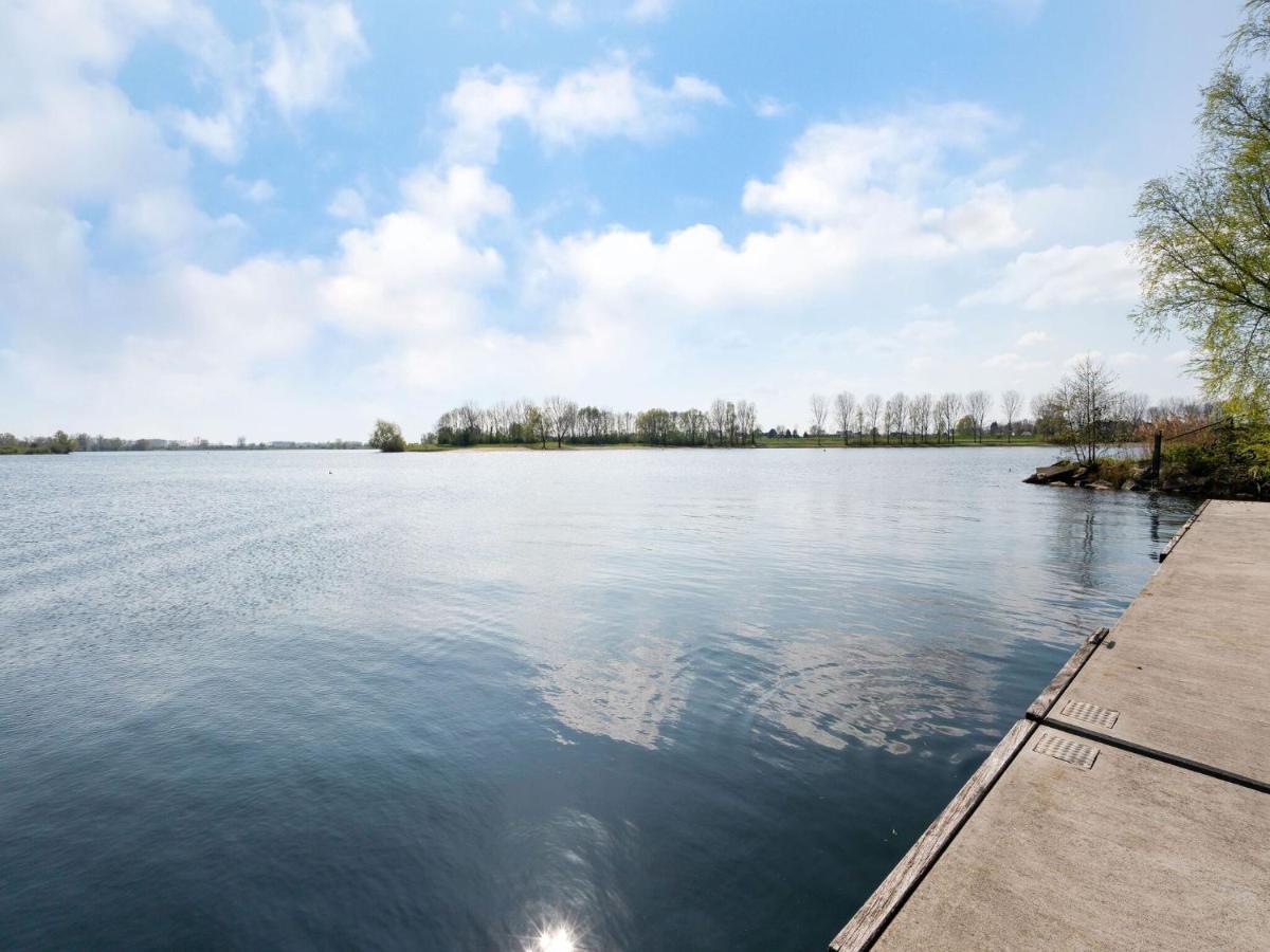 Fantastic Watervilla In Kerkdriel At The Zandmeren Lake Exterior foto